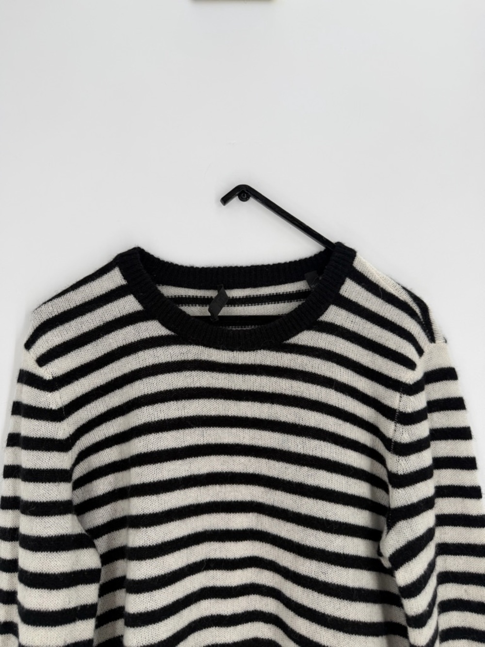 ATM Anthony Thomas Melillo 100% Cashmere Striped Crewneck Sweater In Black Chalk